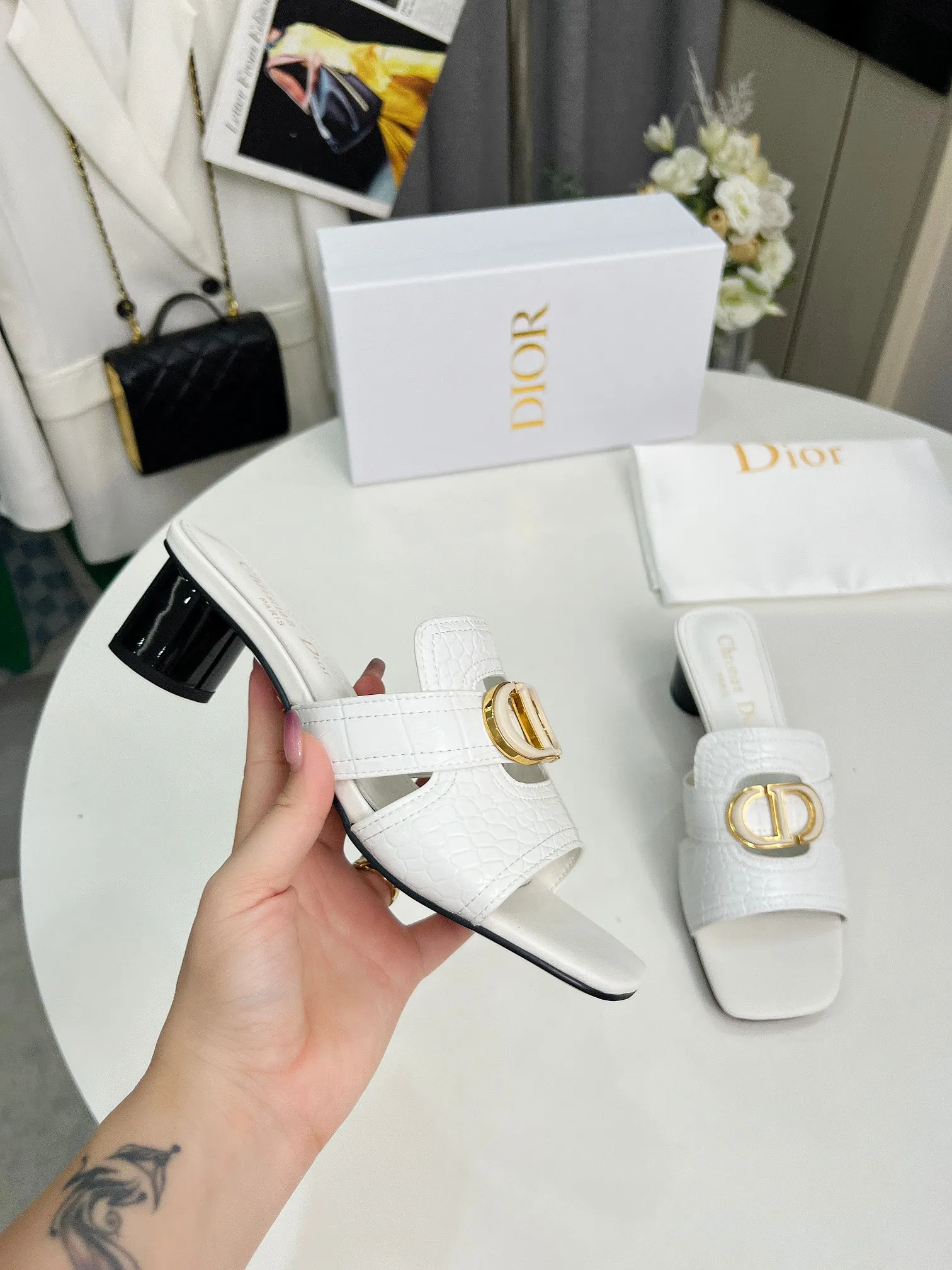 👟👟Ex-factory price 380👟👟 Genuine leather bottom +30 Dior spring and summer new style, cowhide surface, sheepskin lining + double-layer buckle, heel height 4.5cm, size 35-42